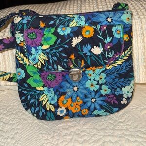 Vera Bradley Saddle Hipster in Midnight Blues. Is a Floral two zipCrossbody Bag.
